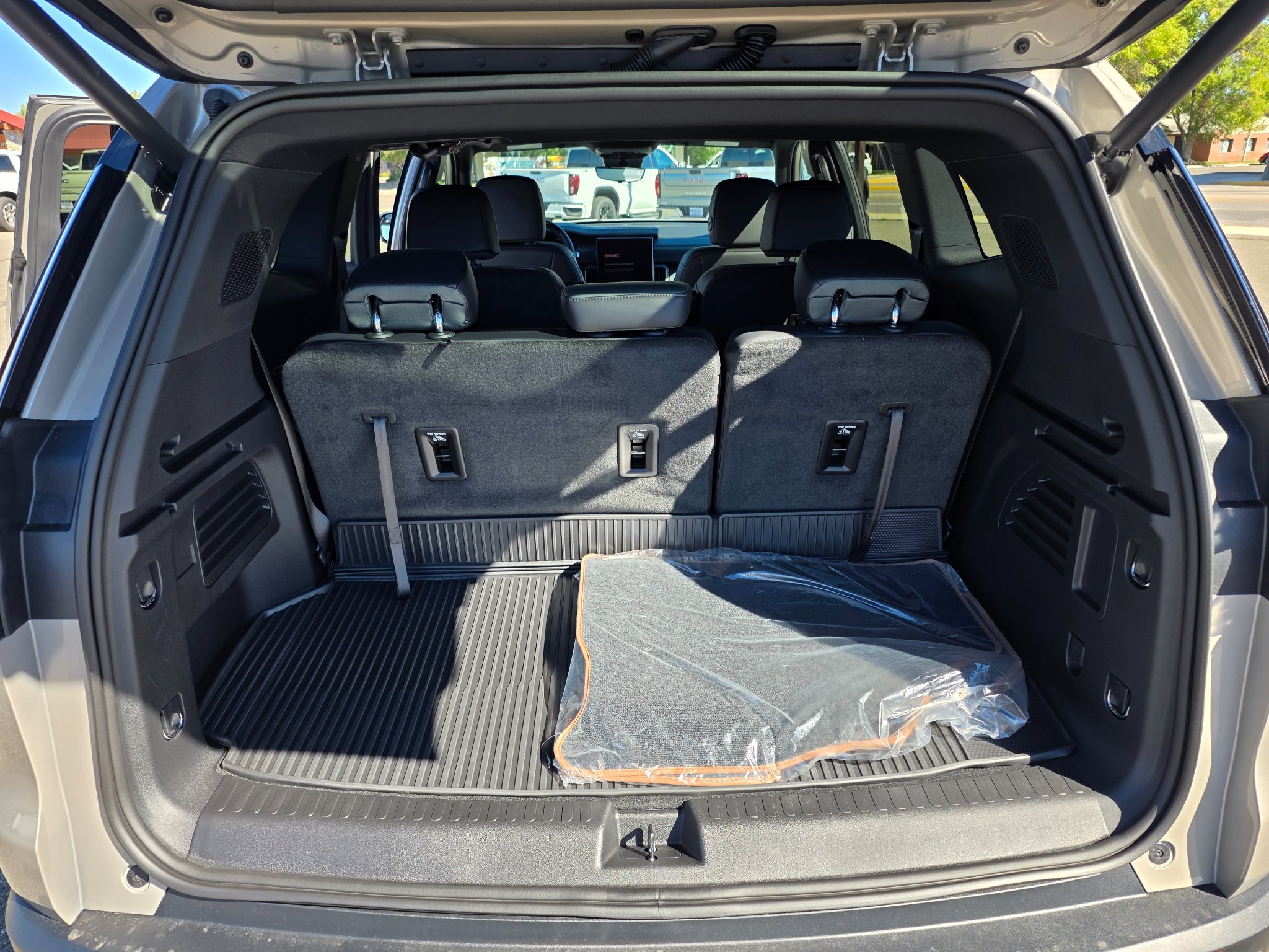 2027 GMC Acadia AT4